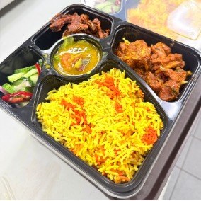 Briyani bento set with curry, chicken and salad